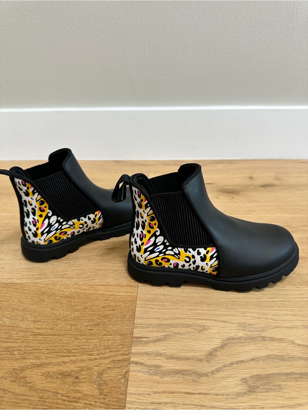 Native Kensington Treklite Kids Chelsea Boots Animal Print Black Size C12 NWOT